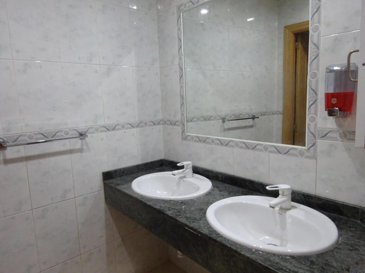 Hostal Lavapies Madrid Esterno foto
